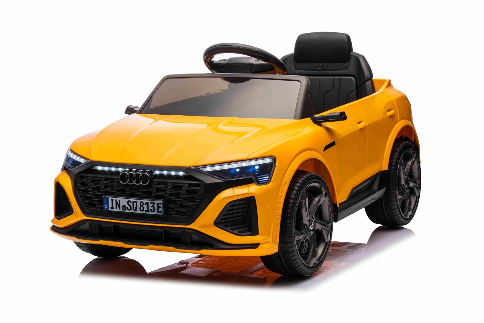 Sõiduk Audi SQ8 Kollane