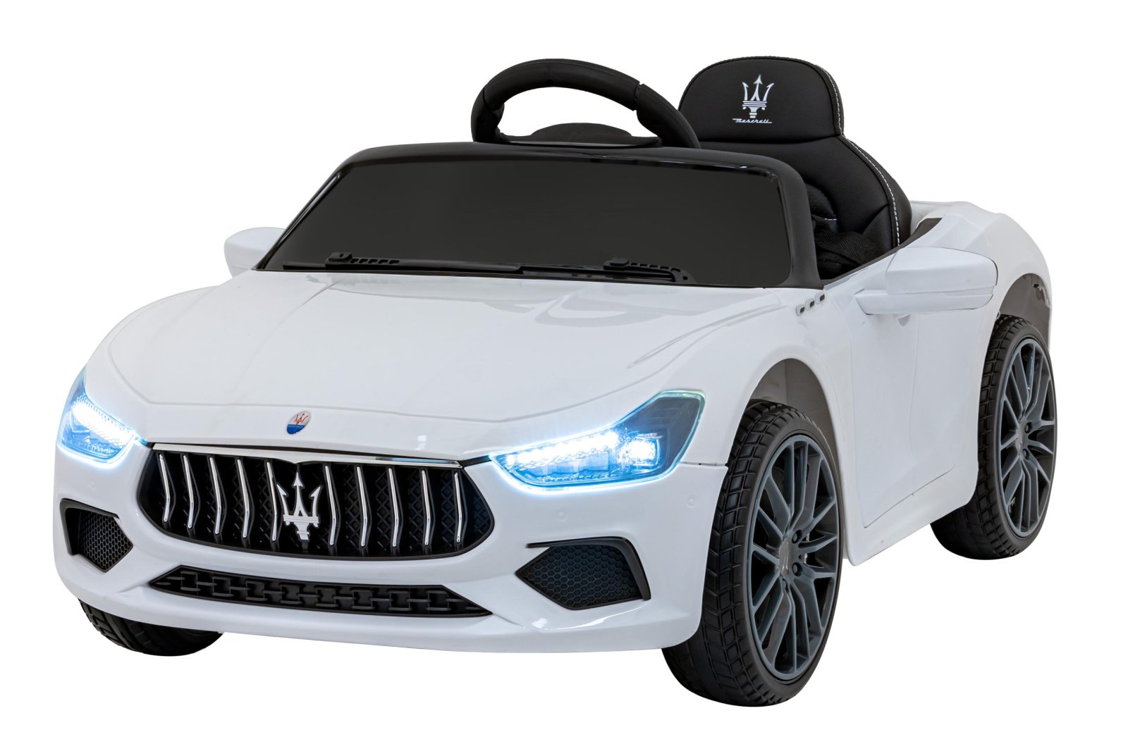 Maserati Ghibli -ajoneuvo, valkoinen