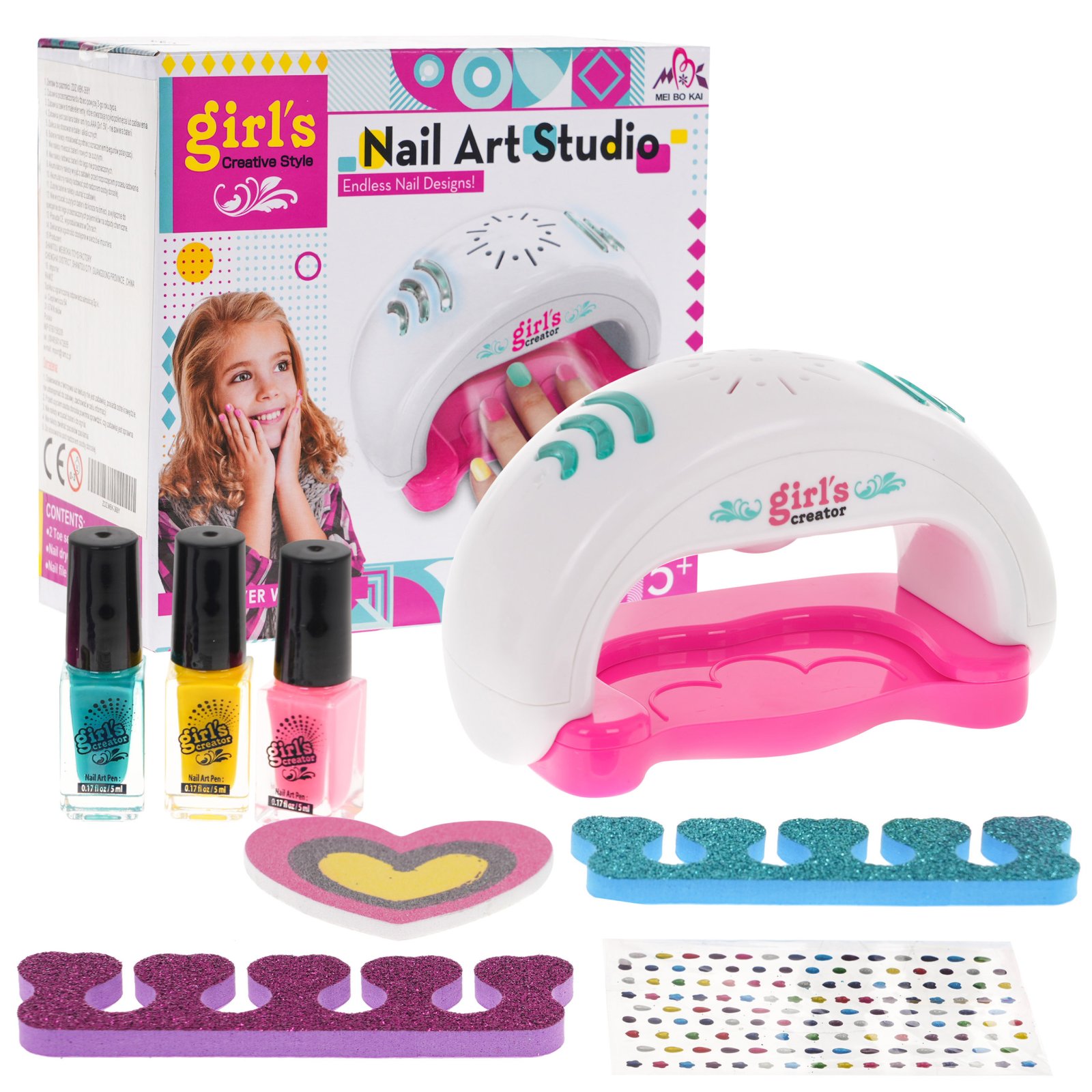 Nail art kit with accessories